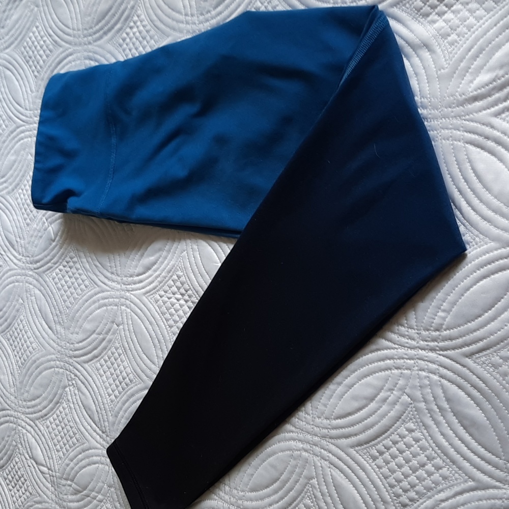 Old Navy leggings. Active Go-Dry Elevate   Size small. Ombre blue colour…